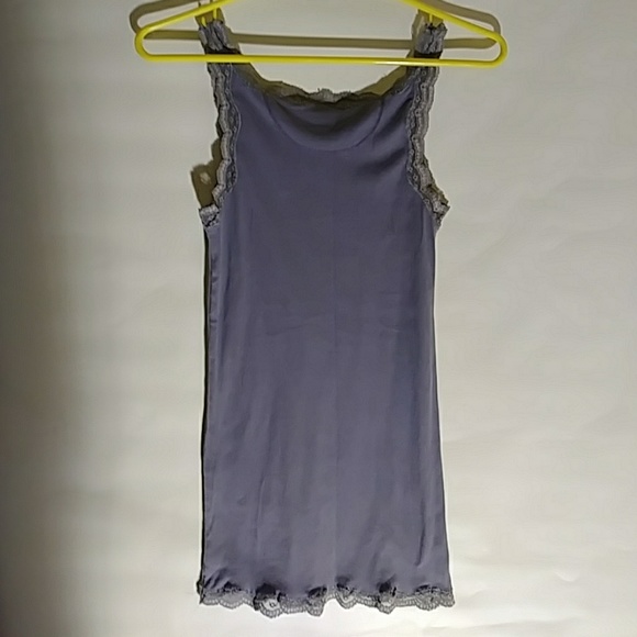 Gray tank top with lacy trim - Picture 3 of 4